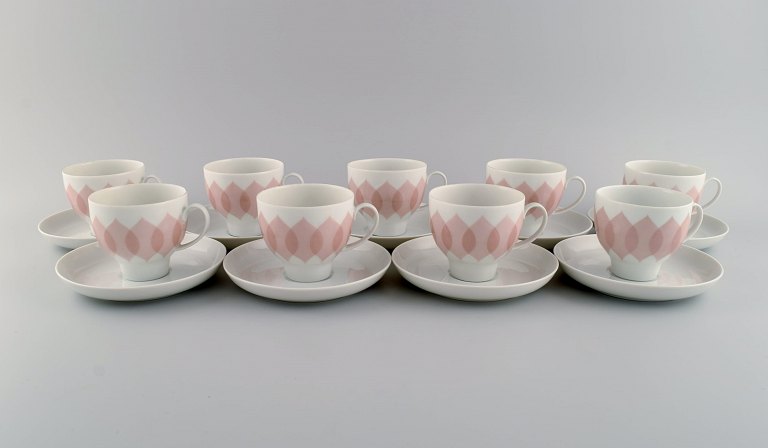 Bjørn Wiinblad for Rosenthal. Lotus porcelænsservice. 9 kaffekopper med 
underkopper dekoreret med lyserøde lotusblade. 1980