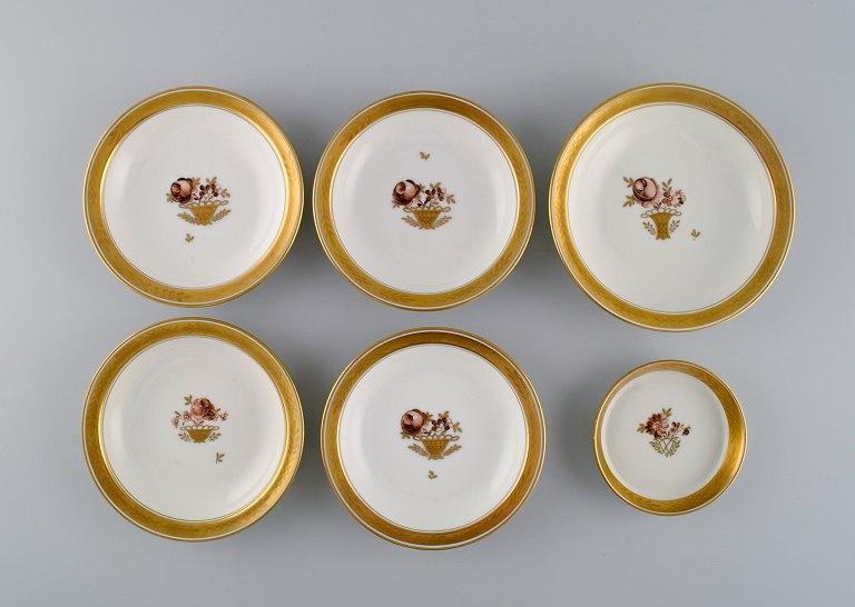 Six Royal Copenhagen Golden Basket porcelain bowls with flowers and gold 
decoration. 1960s.
