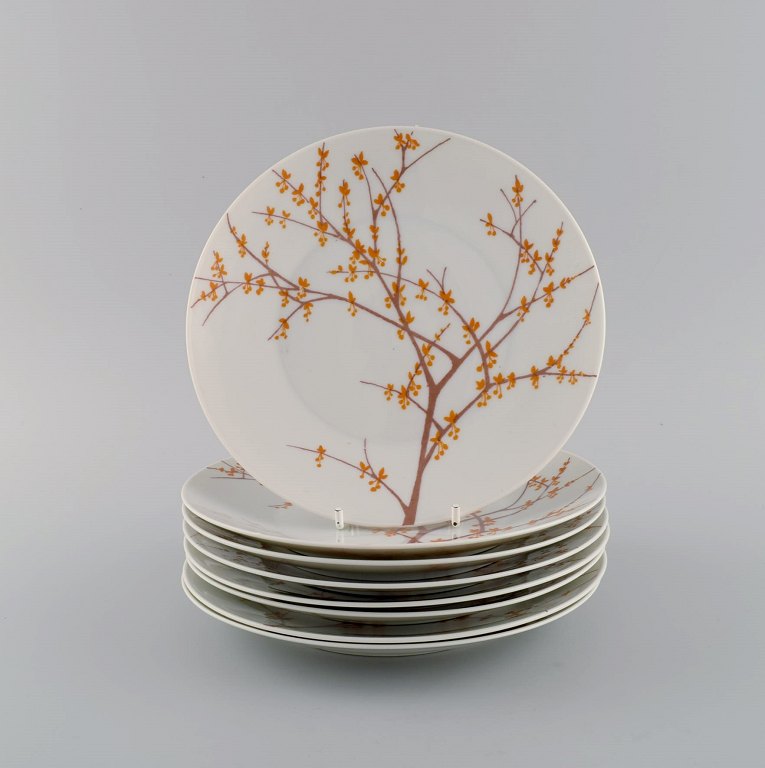 Bjørn Wiinblad for Rosenthal. Otte "Herbst" porcelænstallerkener dekoreret med 
grene og orange blade. 1970