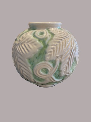 Green and white vase
Michael Andersen Keramik nr. 5126
Stoneware 
H: 12 cm
Very good condition 
