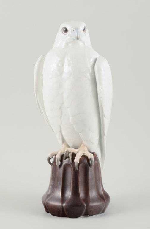 Stor falk, porcelænsfigur, B&G modelnr. 1531.
1920/30erne.