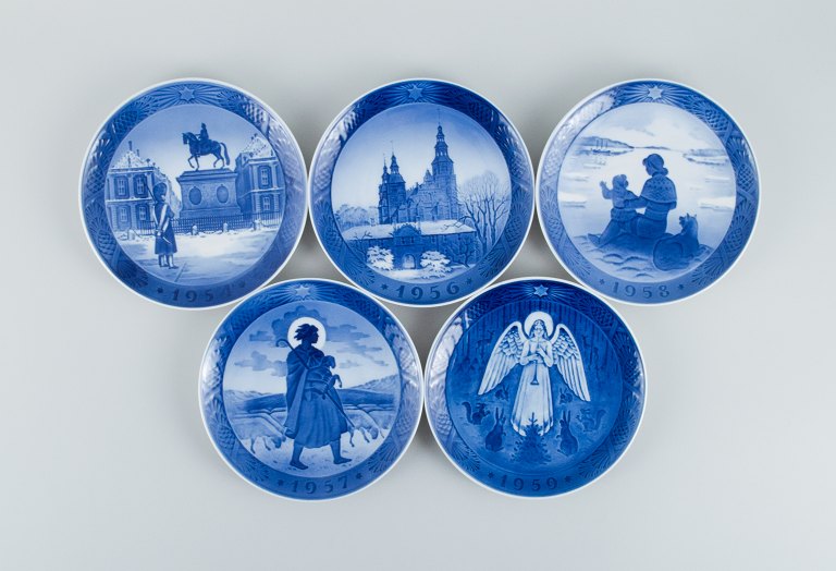 5 Royal Copenhagen juleplatter fra  1954, 56, 57, 58, 59.
