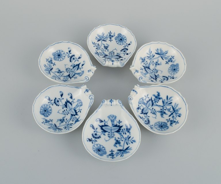 Meissen, a set of six shell shaped bowls, hand painted, Blue Onion.