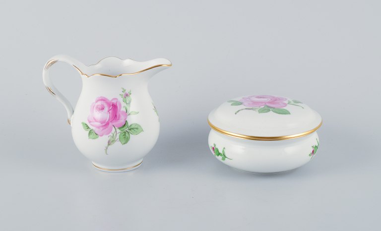 Meissen, ”Pink Rose” sukkerskål og flødekande i porcelæn håndmalet med lyserøde 
roser.