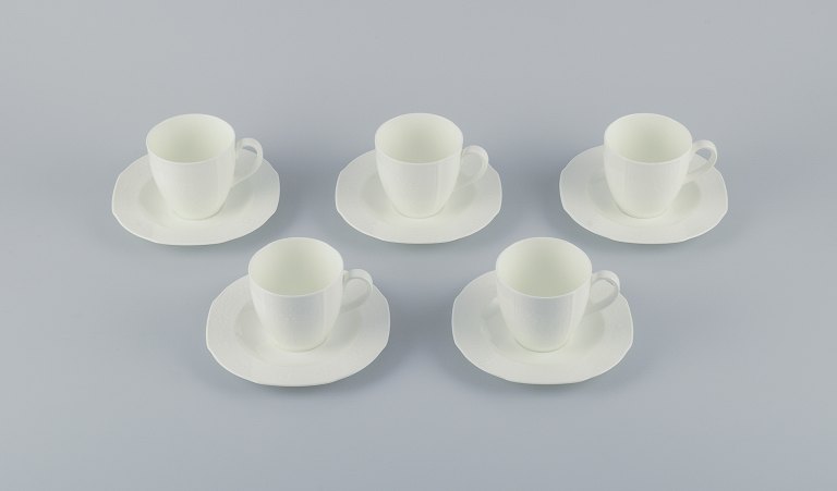 Laureto Weiss for Villeroy & Boch, Joop, fem kaffekopper med tilhørende 
underkopper. Hvidt porcelæn med blomstermotiver.