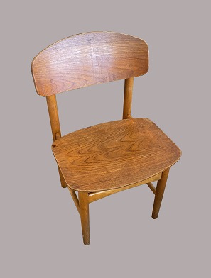 Chair, model 122
Søborg Møbelfabrik
Teak and oak
Normal wear and tear (good condition)
Børge Mogensen
2
