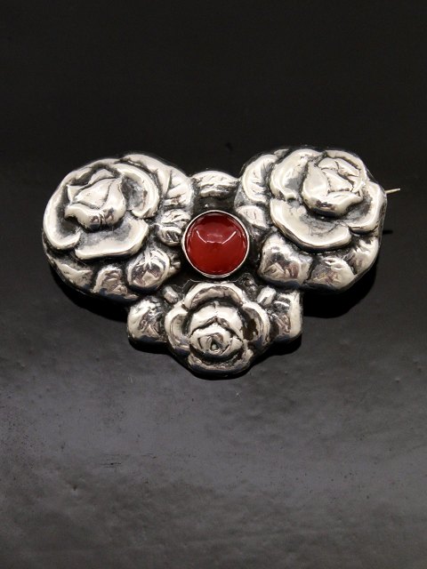 Art nouveau broche