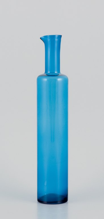 Nanny Still (1926-2009) for Riihimäen Lasi, Finland.
Vase/bottle in petroleum blue mouth-blown art glass.