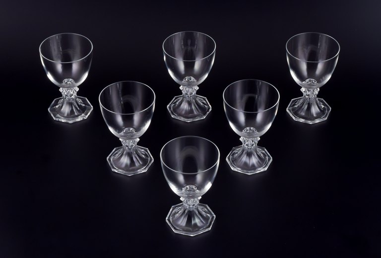 Val St. Lambert, Belgium. A set of six red wine glasses in clear mouth-blown 
crystal glass.