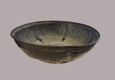 Bowl
Private studio 
Stoneware
D: 36 cm, H: 11.5
Good condition
Gutte Eriksen, 1918-2008, signed Gutte
