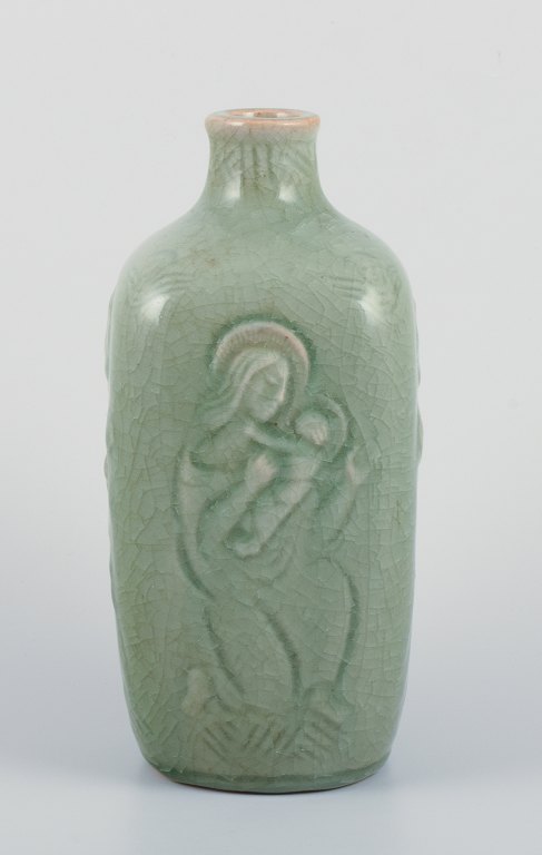 Jais Nielsen for Royal Copenhagen. Keramikvase i celadon glasur. Religiøse 
motiver.