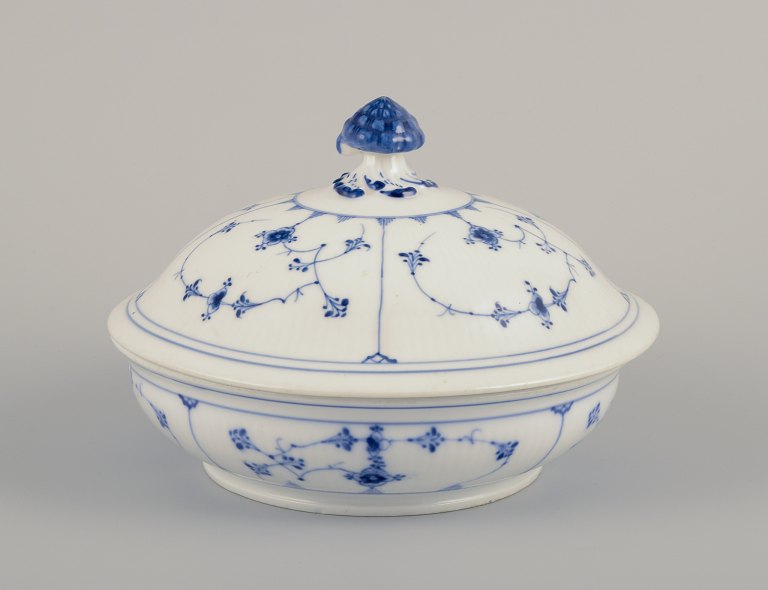 Royal Copenhagen Blue Fluted, round lidded tureen.