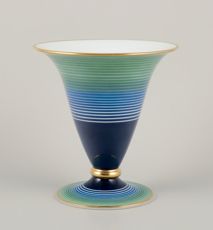 Rosenthal, Tyskland. Stor trompet-formet Art Deco porcelænsvase.