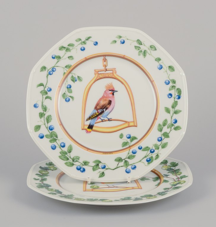 Hermès, Frankrig. To porcelænstallerkner med fuglemotiver.