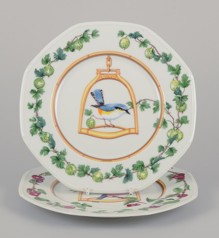 Hermès, Frankrig. To porcelænstallerkner med fuglemotiver.