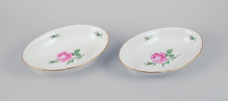 Meissen, Tyskland, to ovale ”Pink Rose” skåle i porcelæn.
