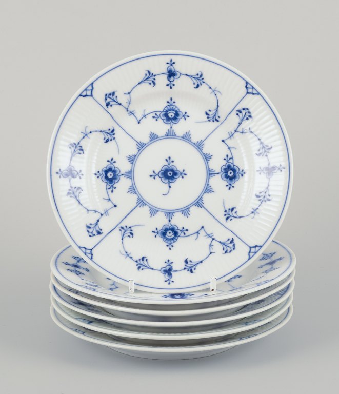 Royal Copenhagen Musselmalet Riflet, seks kagetallerkener i håndmalet porcelæn.