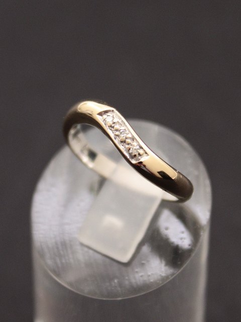 14 karat hvidguld ring med 3 diamanter