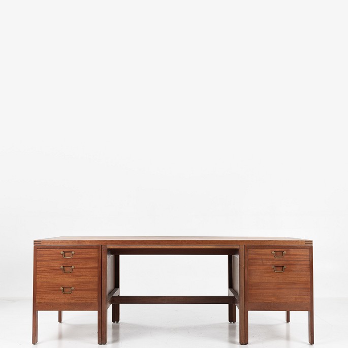 Børge Mogensen / P. Lauritsen & Søn
BM 66 - Desk in mahogany with two drawer modules with drawers and brass 
handles.
1 pc. in stock
Good condition
