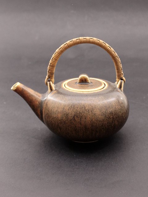 Small Saxbo teapot with harapels glaze