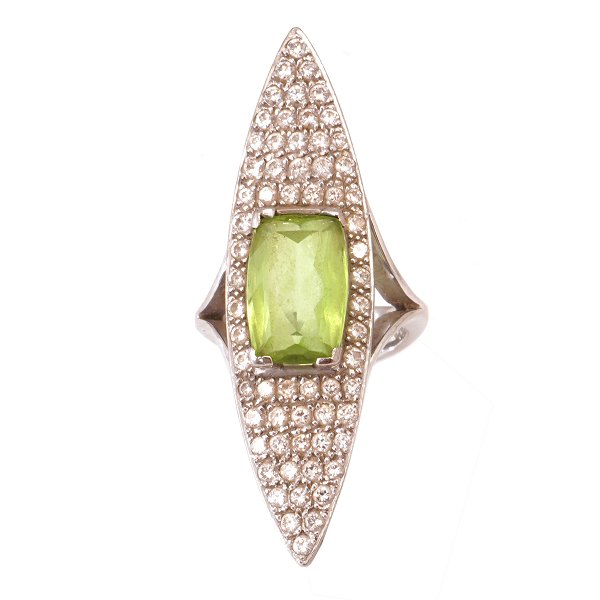 Georg Jensen 18kt white gold ring with 66 diamonds, circa 0,02ct each, and a 
peridot. Ringsize: 51