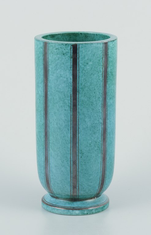 Wilhelm Kåge for Gustavsberg, Sverige.
”Argenta” karamikvase.