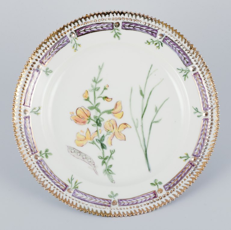 Royal Copenhagen Flora Danica. Frokosttallerken i håndmalet porcelæn.