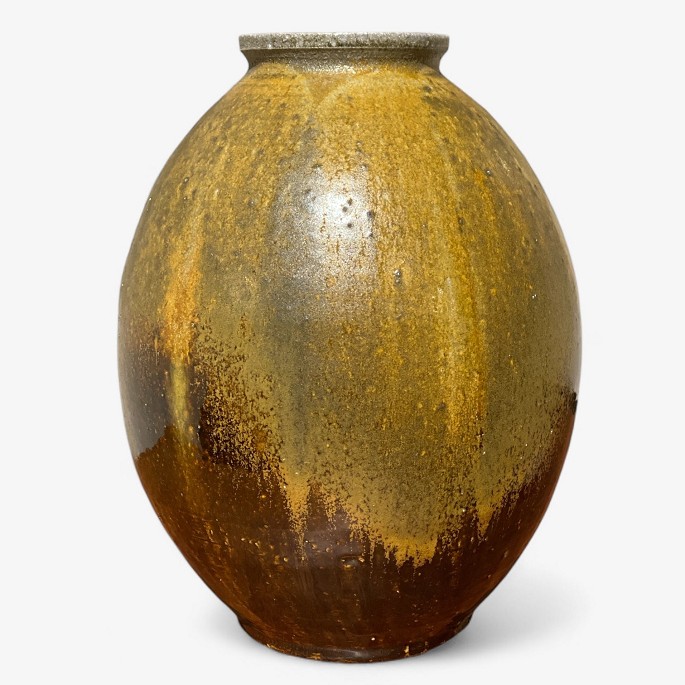 Gregory Hamilton / Tolne.
Round vase in stoneware with greenish glaze.
1 pc. in stock
