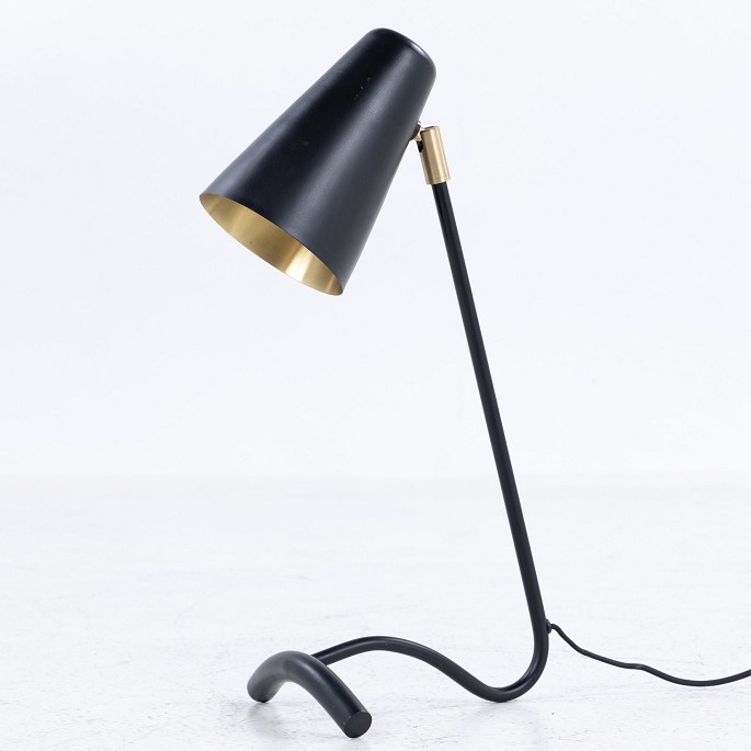 Klassik Studio.
Table lamp in black lacquered brass.
1 pc. in stock
