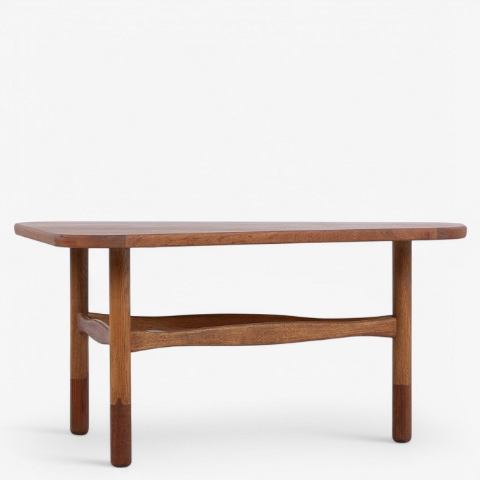 Yngve Ekström / AB Westerbergs Möbler.
Model 1450 - Coffee table with frame in oak and shoes and top in teak.
1 pc. in stock
