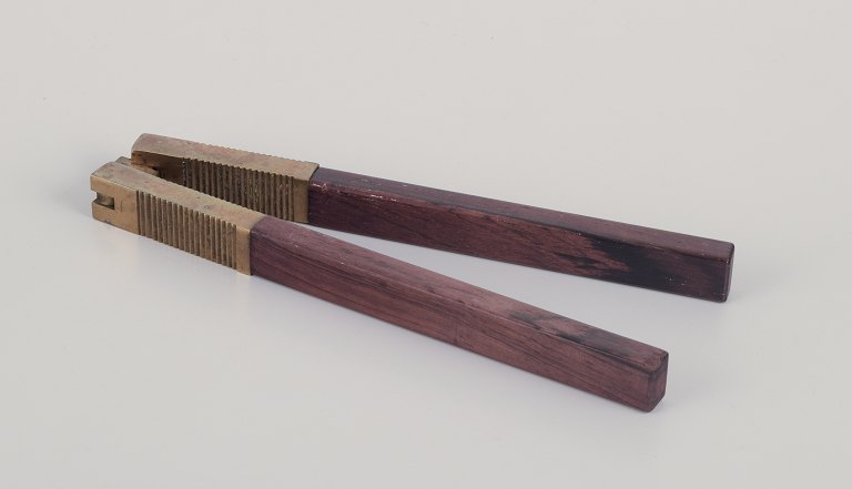 Hepe, Denmark.
Nutcracker in hardwood and brass.