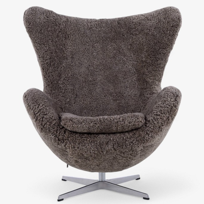 Arne Jacobsen / Fritz Hansen.
AJ 3316 - Newly upholstered 