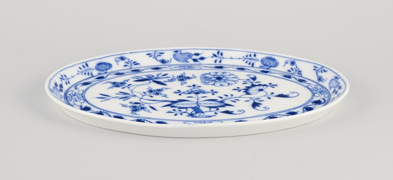 Meissen, Germany.
Blue Onion tray in porcelain.