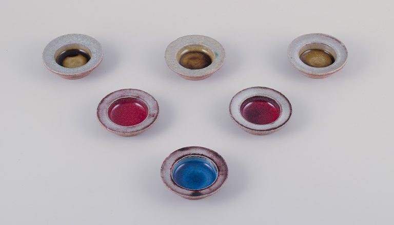 Nils Kähler for Kähler.
Et sæt på seks små skåle af stentøj.