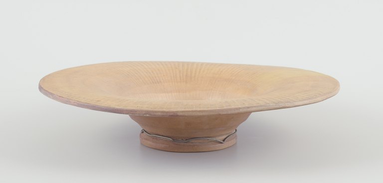 Svend Hammershøi for Kähler.
Earthenware bowl. Grooved design.