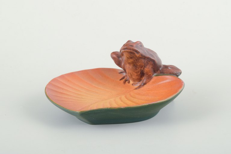 Ipsens Enke, bowl with frog, model 293
