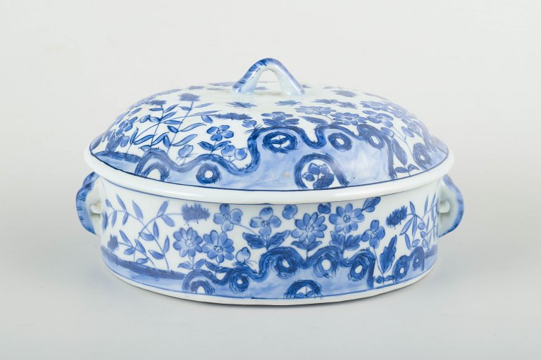 Chinese tureen with lid, blue and white porcelain.