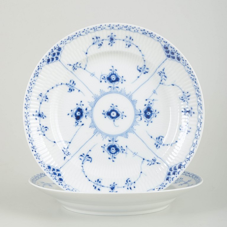 Royal Copenhagen
To frokosttallerkener, model 1/572.