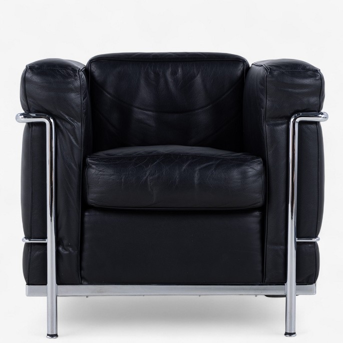 Le Corbusier / Cassina
LC 2 - Armchair in original black leather with steel frame. Manufacturer