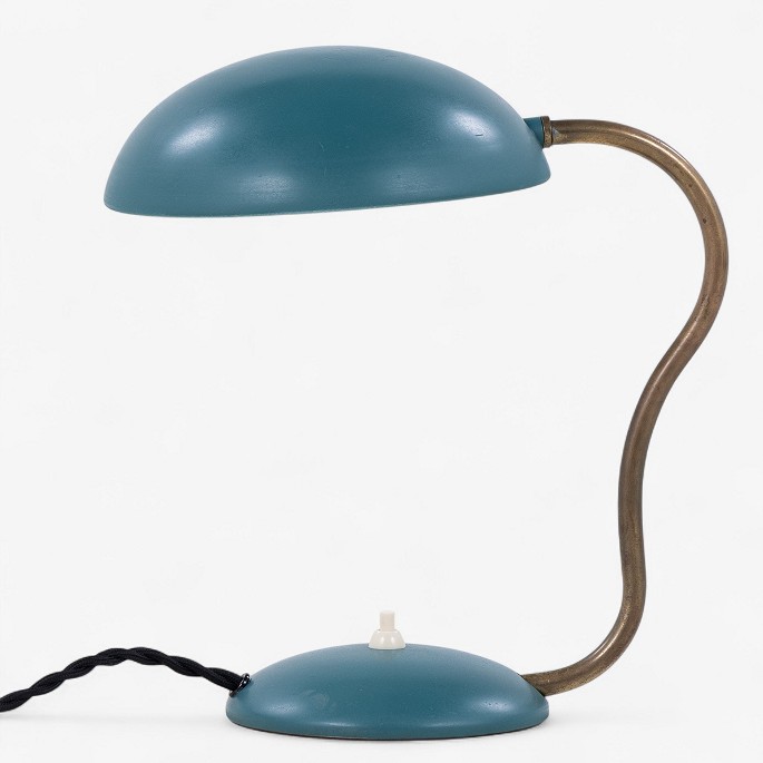 ASEA
Model E1325 - Table lamp in green lacquered metal with adjustable brass arm.
1 pc. in stock
