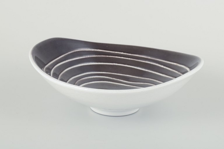 Hjördis Oldfors for Upsala-Ekeby
Bowl, model 5072, 1960s.