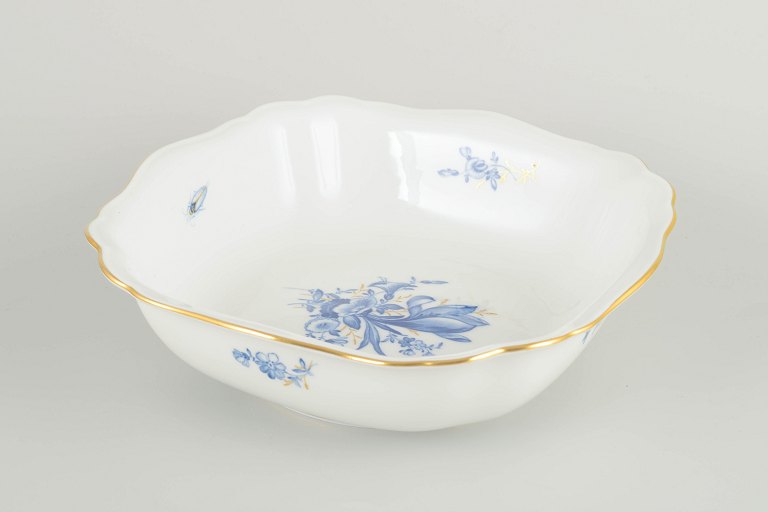 Meissen
Firkantet skål med blødt svungne sider, tidligt/midt 1900-tal.