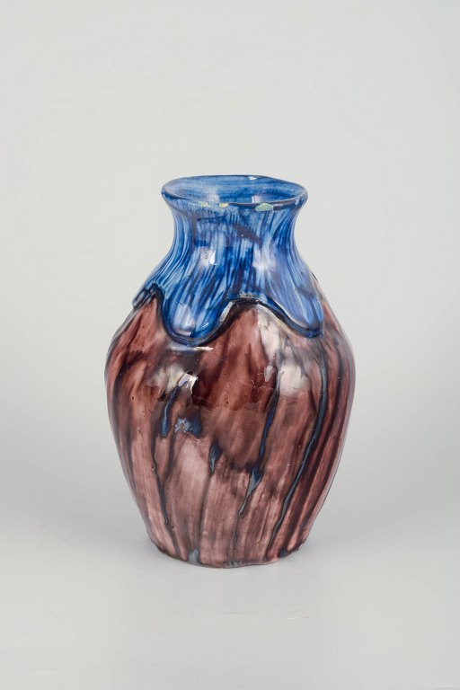 Roskilde Lervarefabrik
Handmade ceramic vase, 1920s/30s.