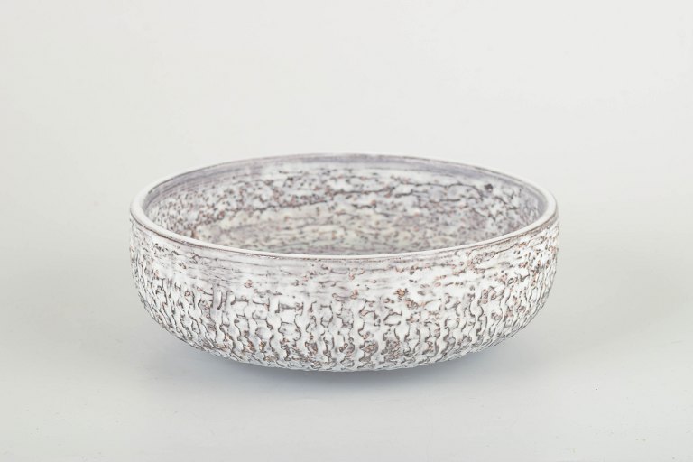 Mari Simmulson for Upsala Ekeby
Bowl, model 6022, 1960s.