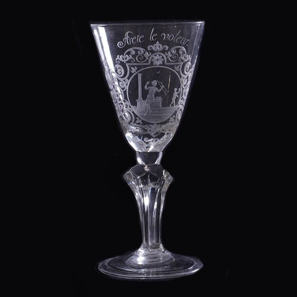 Glaspokal med graveringen "Alete le Voleur". Thüringen ca. år 1750. H: 20,5cm