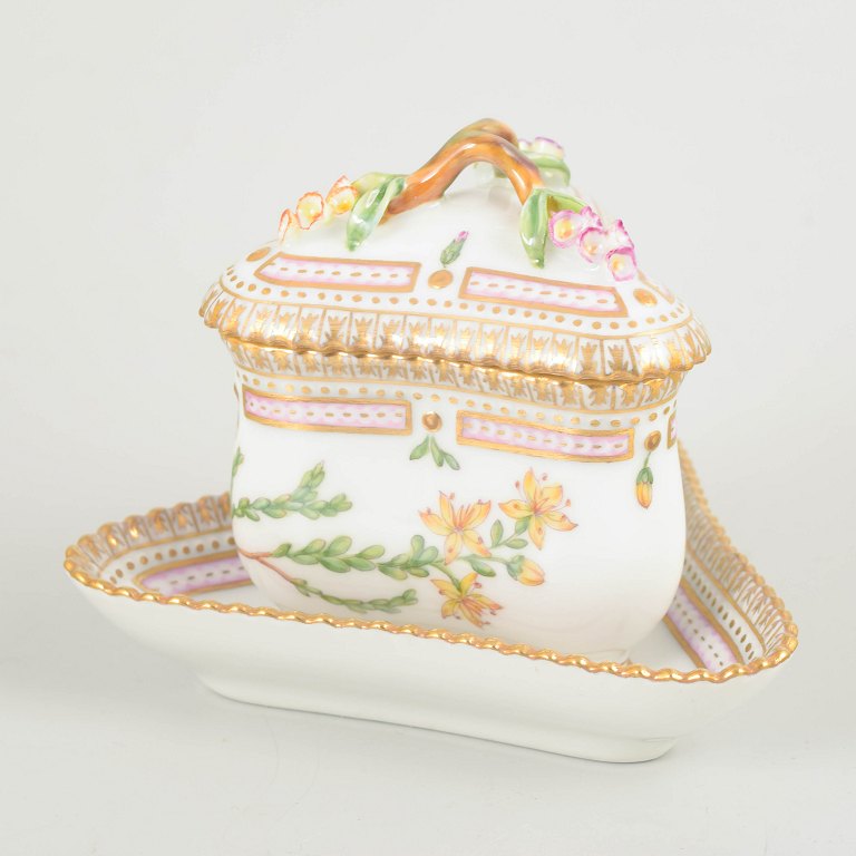 Royal Copenhagen Flora Danica cremekop med Underkop, 1970’erne.