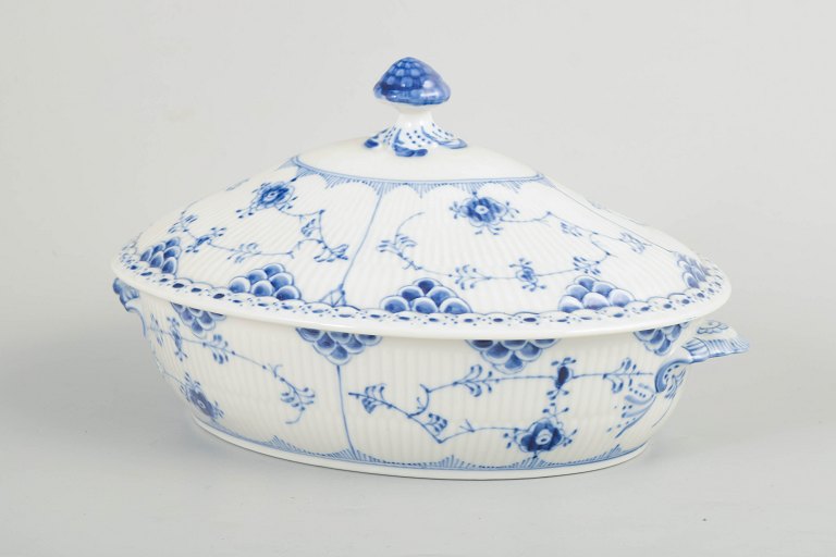 Royal Copenhagen Musselmalet Halvblonde, terrin med låg.