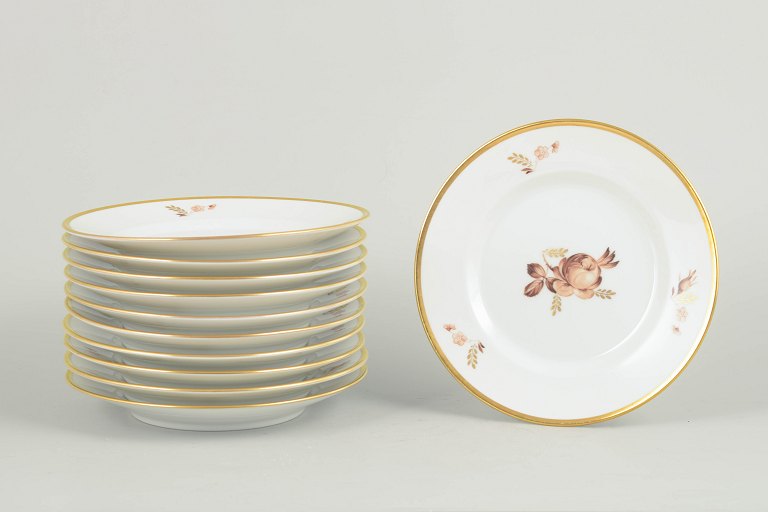 Royal Copenhagen brun rose, sæt af elleve tallerkener.