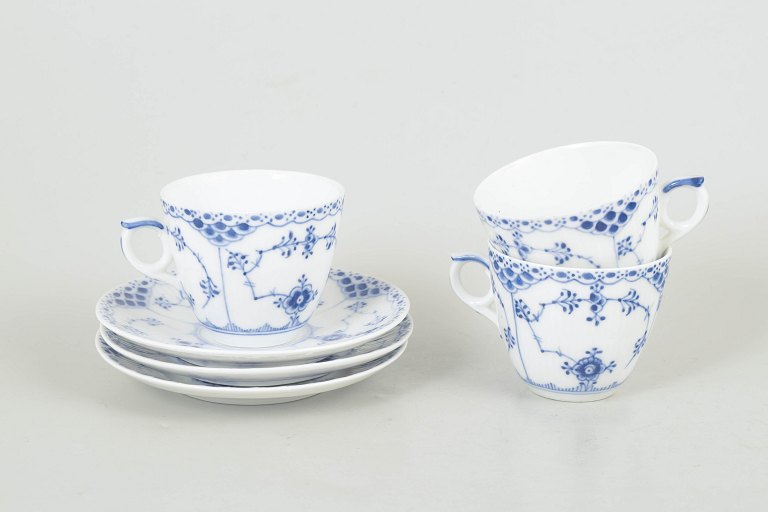 Royal Copenhagen Musselmalet Halvblonde, sæt af tre kaffekopper med underkopper.