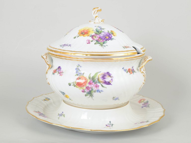 Royal Copenhagen saksisk blomst, stor terrin med fad.